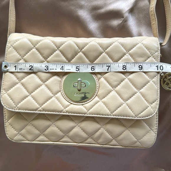 DKNY Donna Karan Cream Leather Quilted Bag Gold Hardware Detachable Strap - Picture 7 of 14